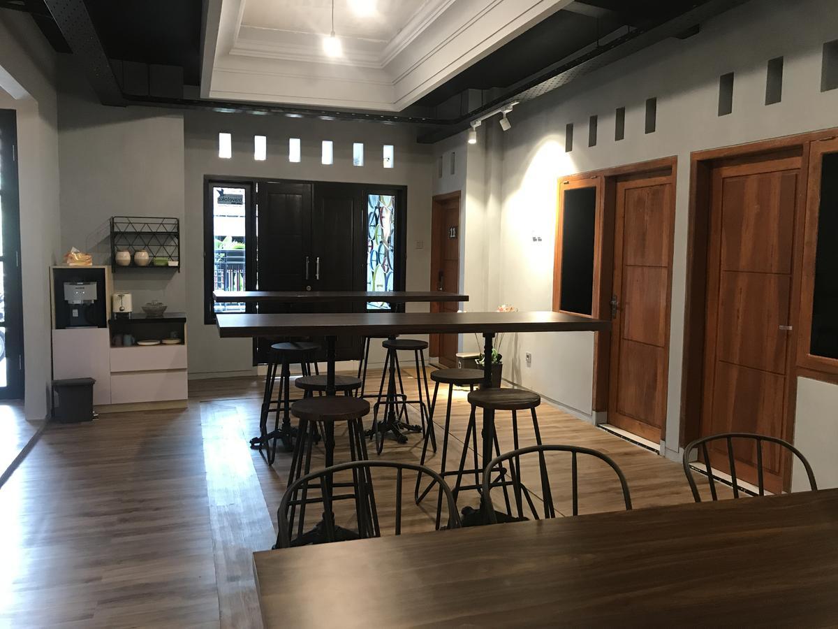Innbox Capsule Hotel Jember Luaran gambar
